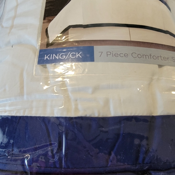 Truly soft king size 7 piece comforter set white and navy blue - Picture 2 of 3